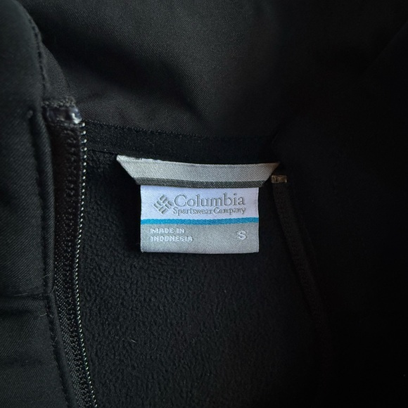 Columbia Women’s Black Softshell Jacket - Picture 5 of 5